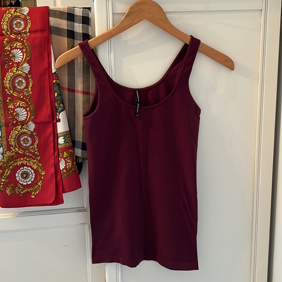Aritzia Babaton Women's Top Tank Top - Picture 3 of 11